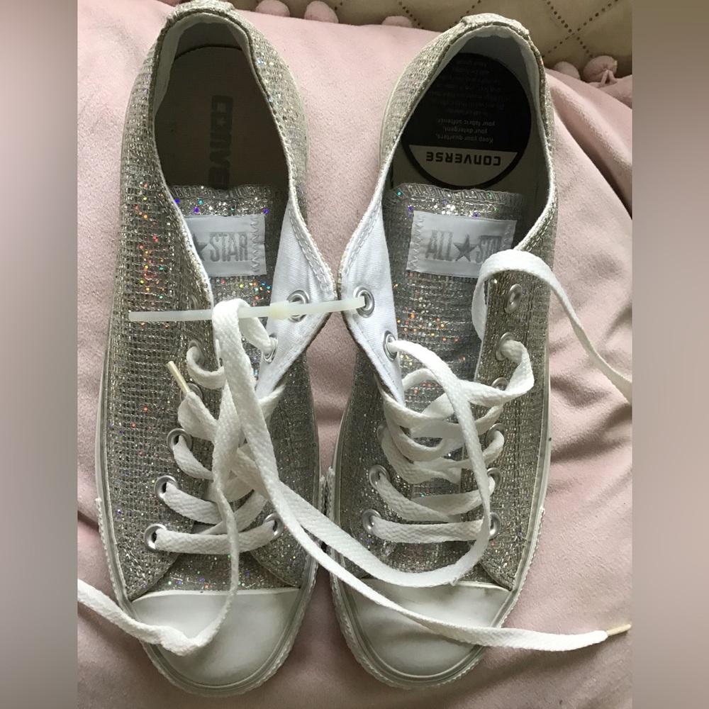 Women’s Converse Chuck Taylor low top sneakers size 9